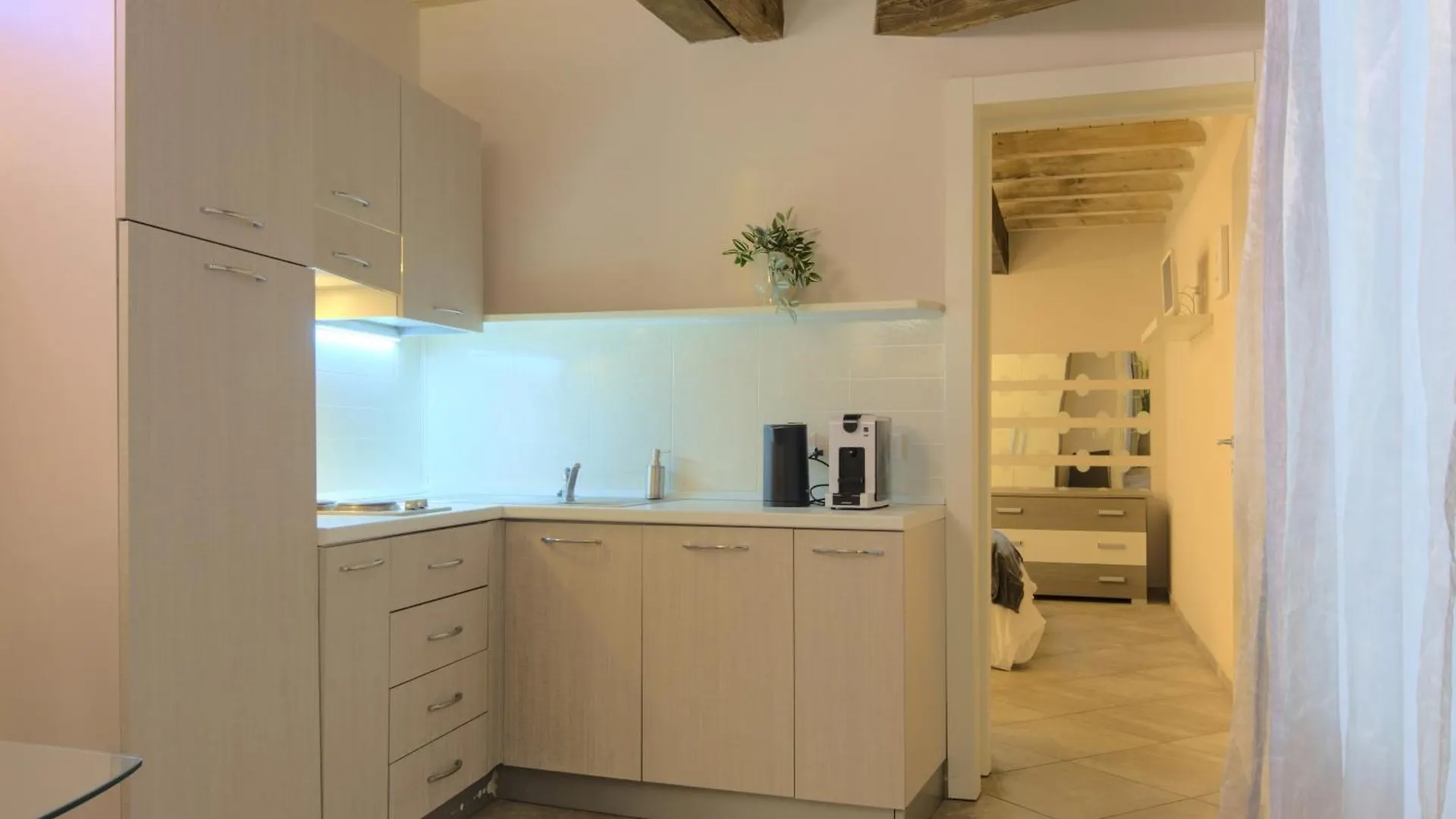 Imola Suites 0*,