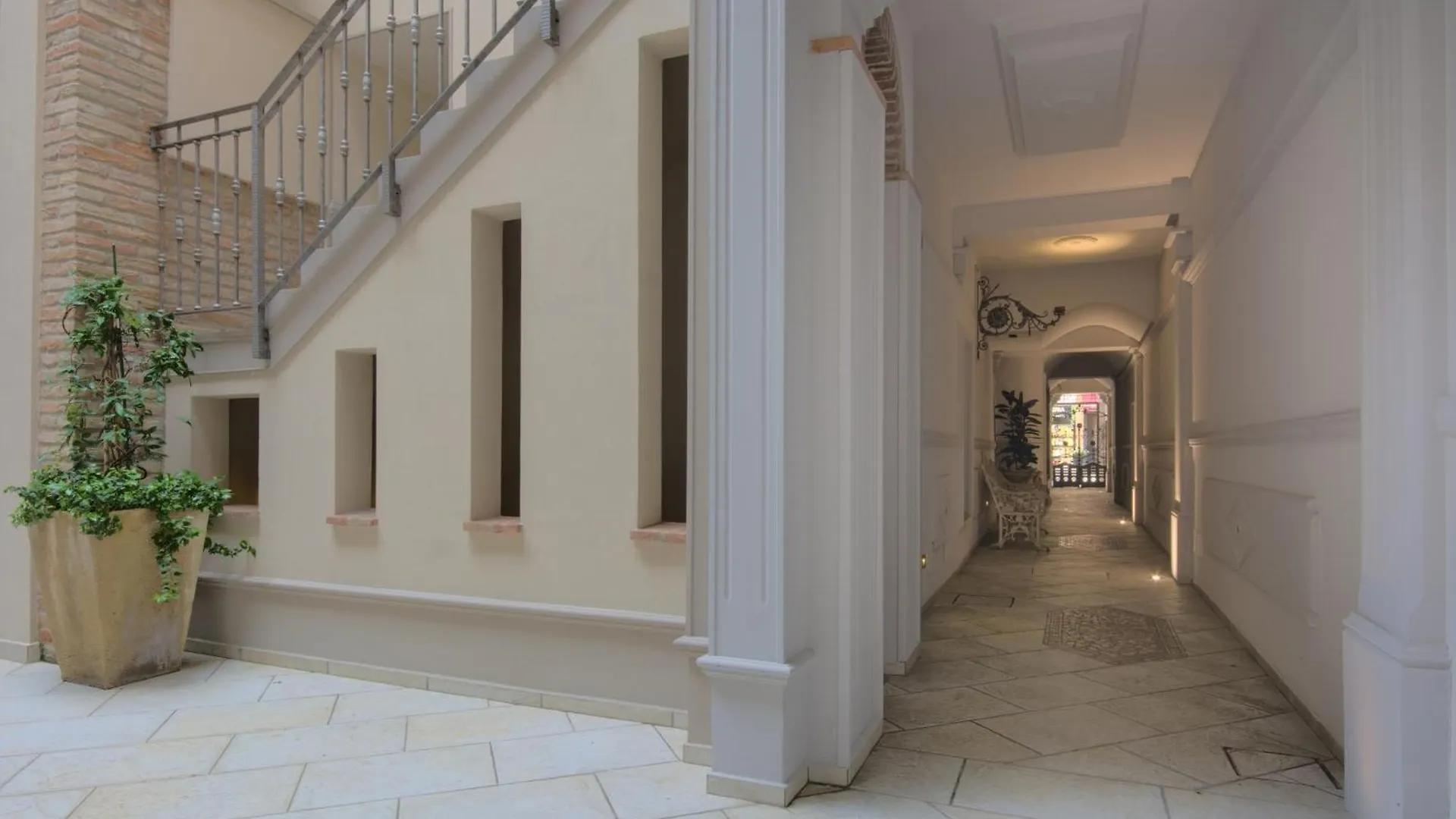 아파트 Imola Suites