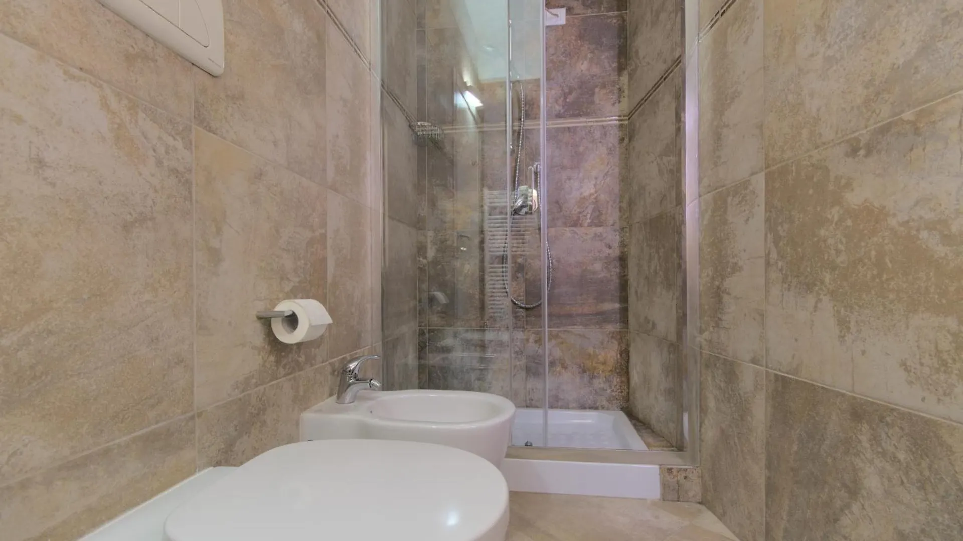 Imola Suites 아파트