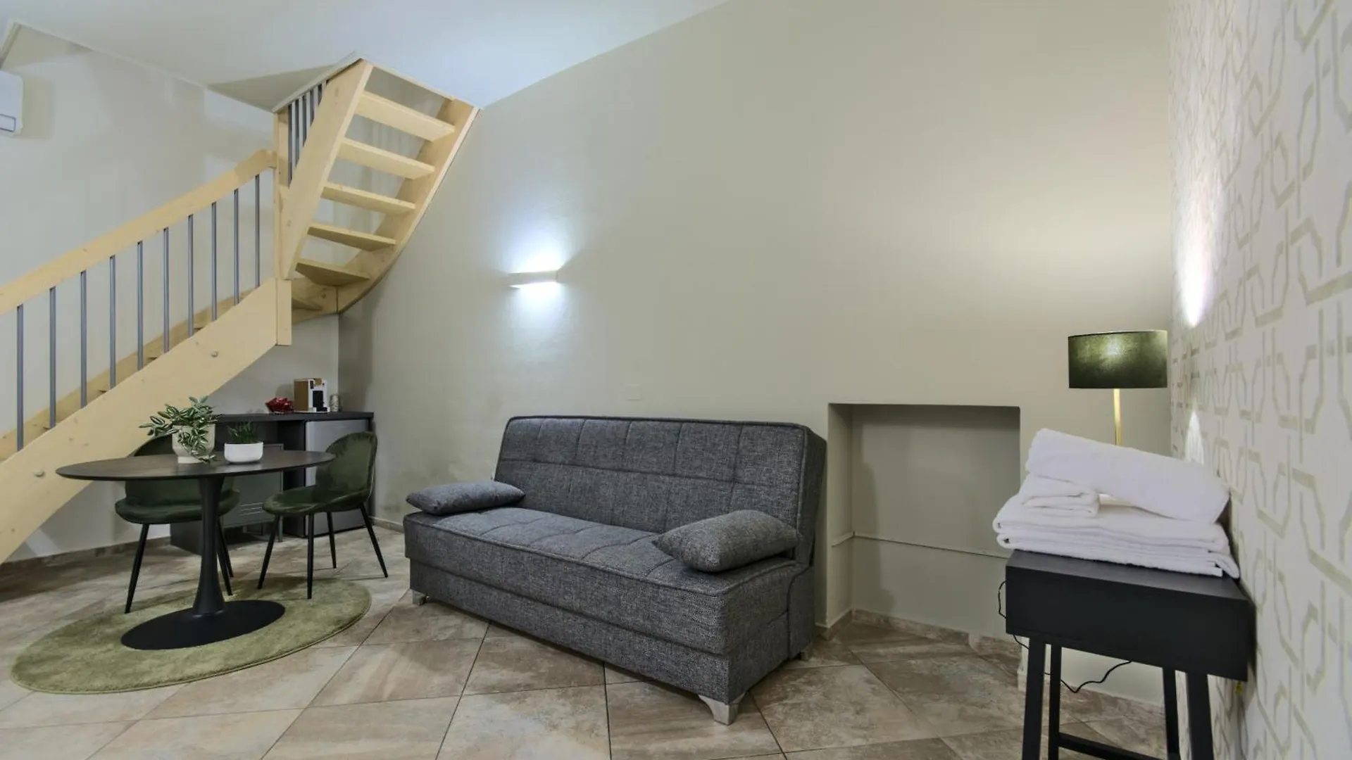 아파트 Imola Suites